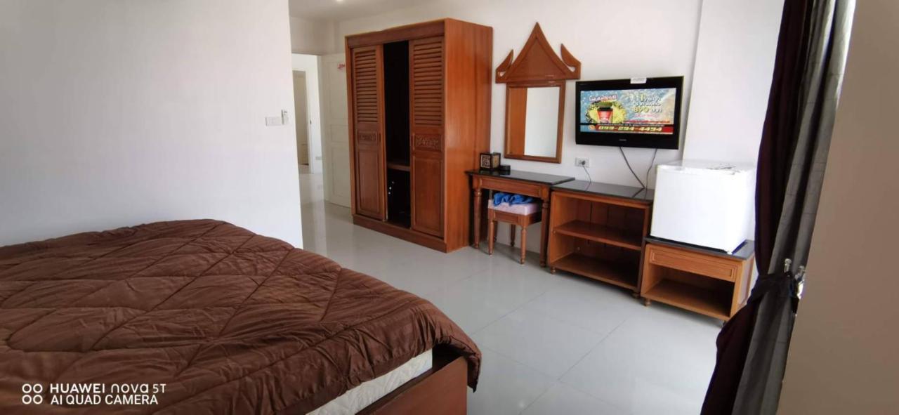 Sure Guesthouse Kamala Beach Exterior photo