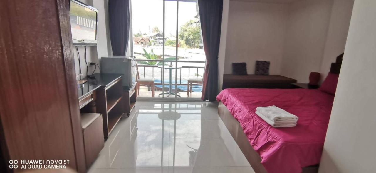 Sure Guesthouse Kamala Beach Exterior photo