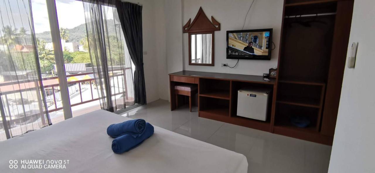 Sure Guesthouse Kamala Beach Exterior photo